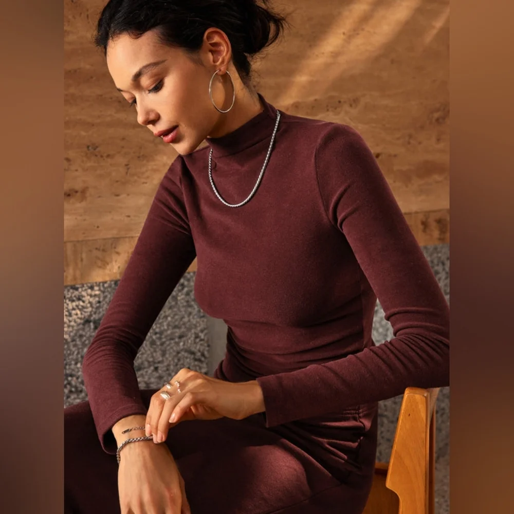 OGL Mid Thermal Thermal Brushed Mock Neck Crop Top - Picture 5 of 13